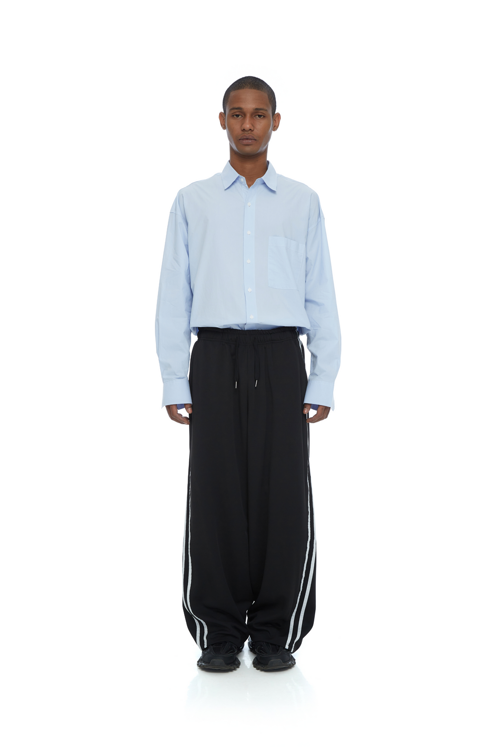 SWEATPANTS WITH CONTRASTING STRIPES