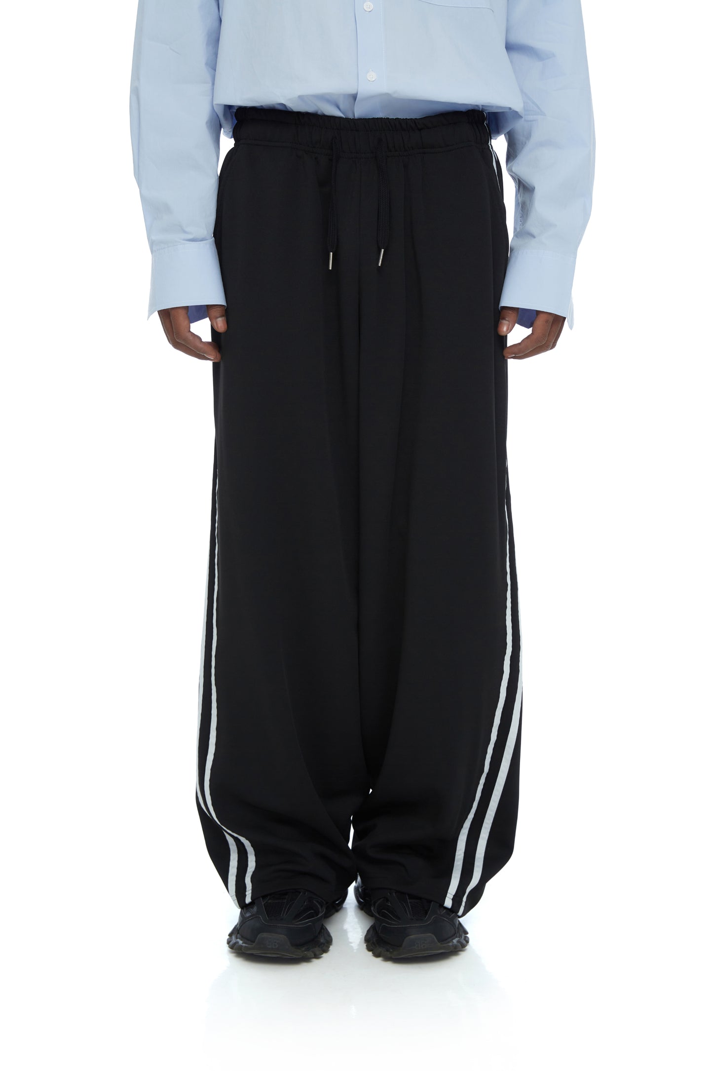 SWEATPANTS WITH CONTRASTING STRIPES