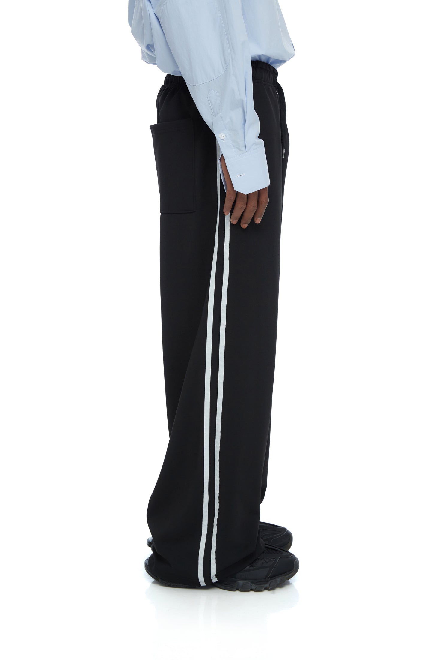 SWEATPANTS WITH CONTRASTING STRIPES