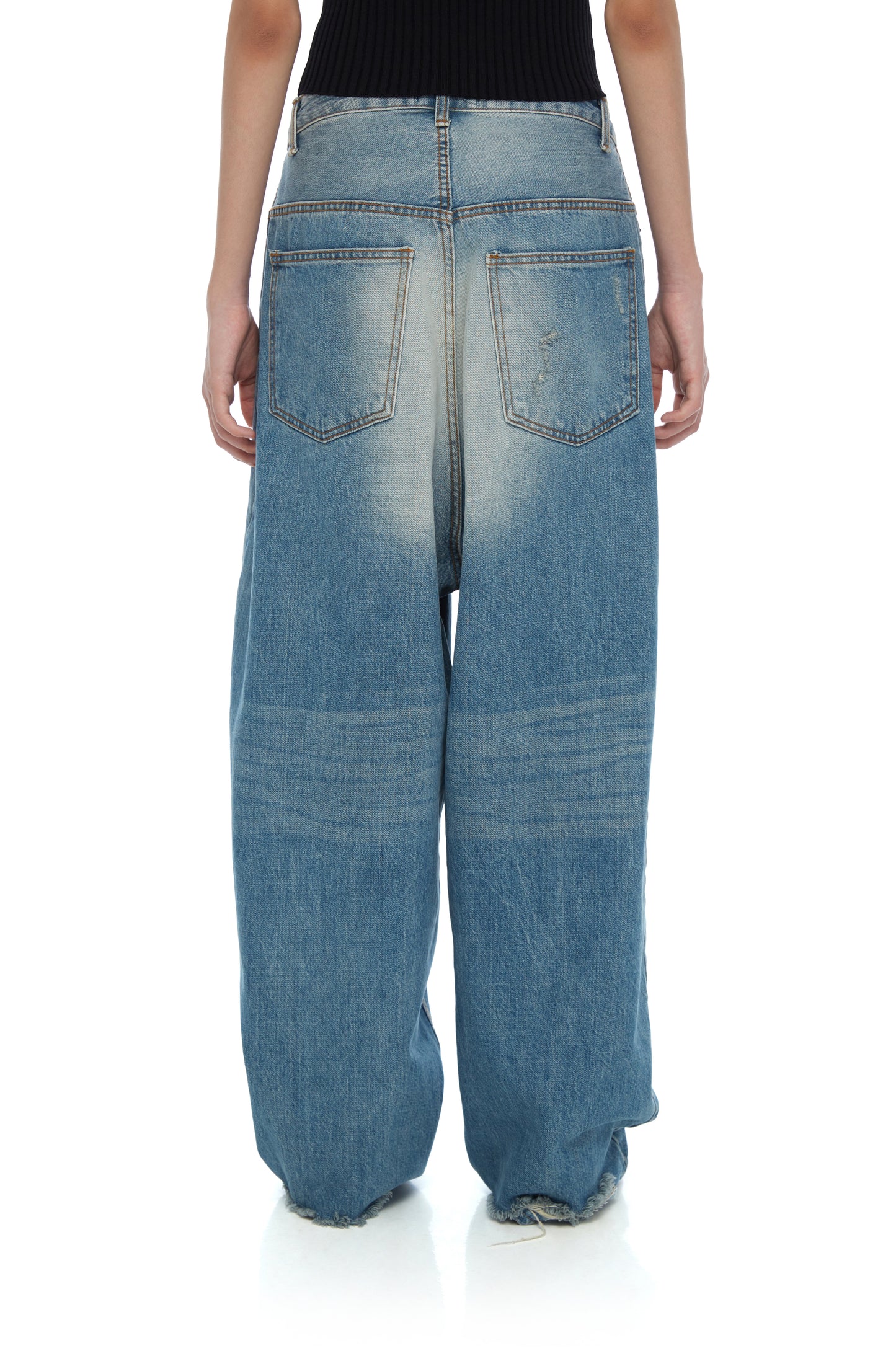 EXAGGERATED WIDE-LEG JEANS