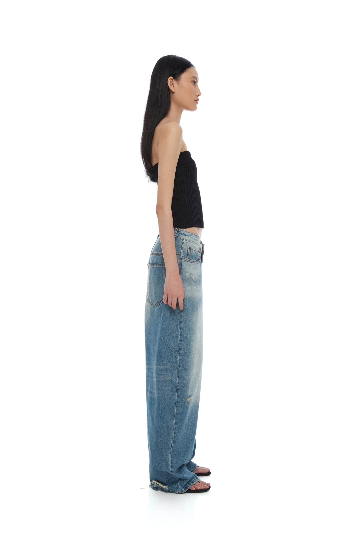 EXAGGERATED WIDE-LEG JEANS